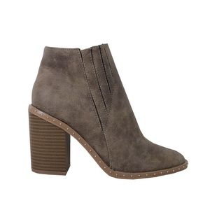 yoki notch womens heeled booties